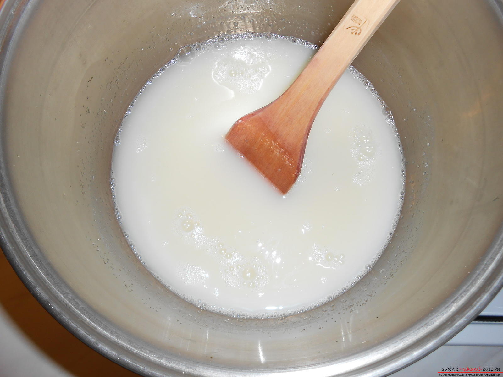 Мастер-класс научит печь пряники в домашних условиях, сахарная глазурь которых защитит их от черствения.. Фото №5